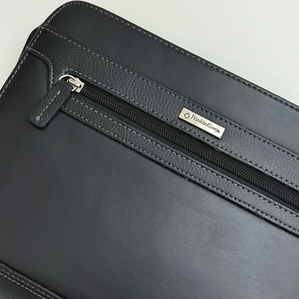 Franklin Covey Zip Around Black Classic Planner 7 Ring 10.5